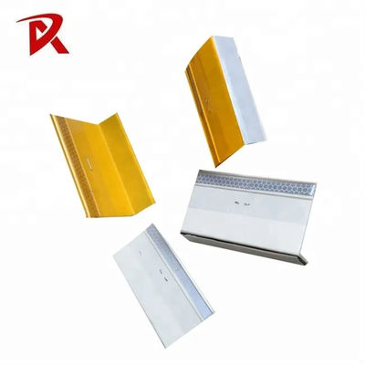 PVC 10 X 5 X 2.5cm Flexible Delineator Post Traffic Delineator Posts ...