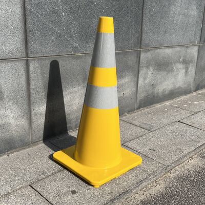 YLLSMGS 28-Inch Safety Cones – 4-Pack, PVC Traffic Cones With Reflective Strips, Weighted Base For Parking & Road Hazards